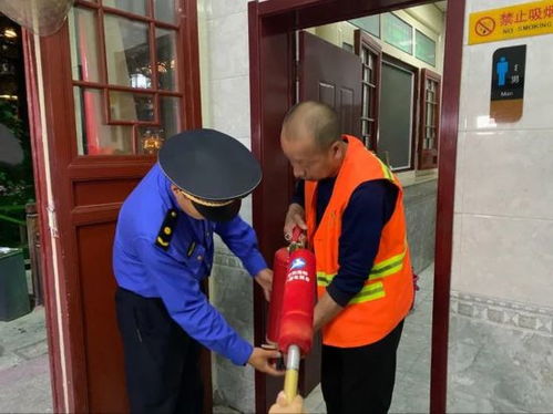 呼和浩特市环卫服务中心加强夜间巡查，筑牢公共卫生安全防线